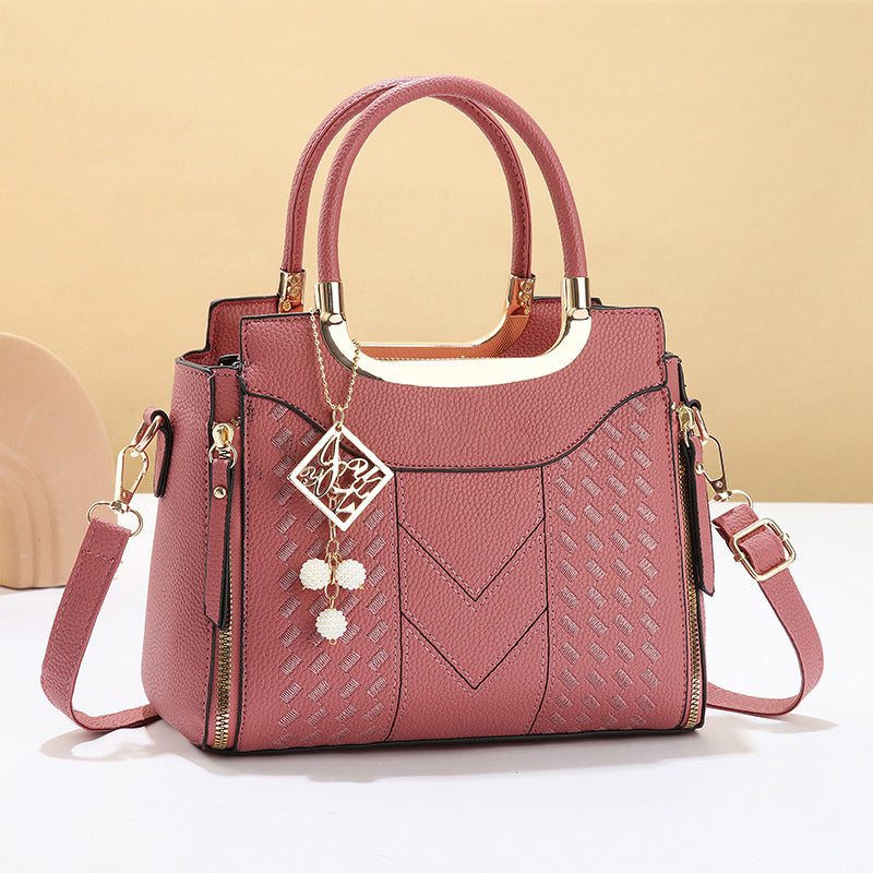 ⏰ Sac Femme Matelassé en V – Finitions Dorées 🌸