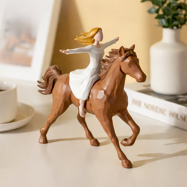 Figurine artisanale en résine – Jeune fille à cheval