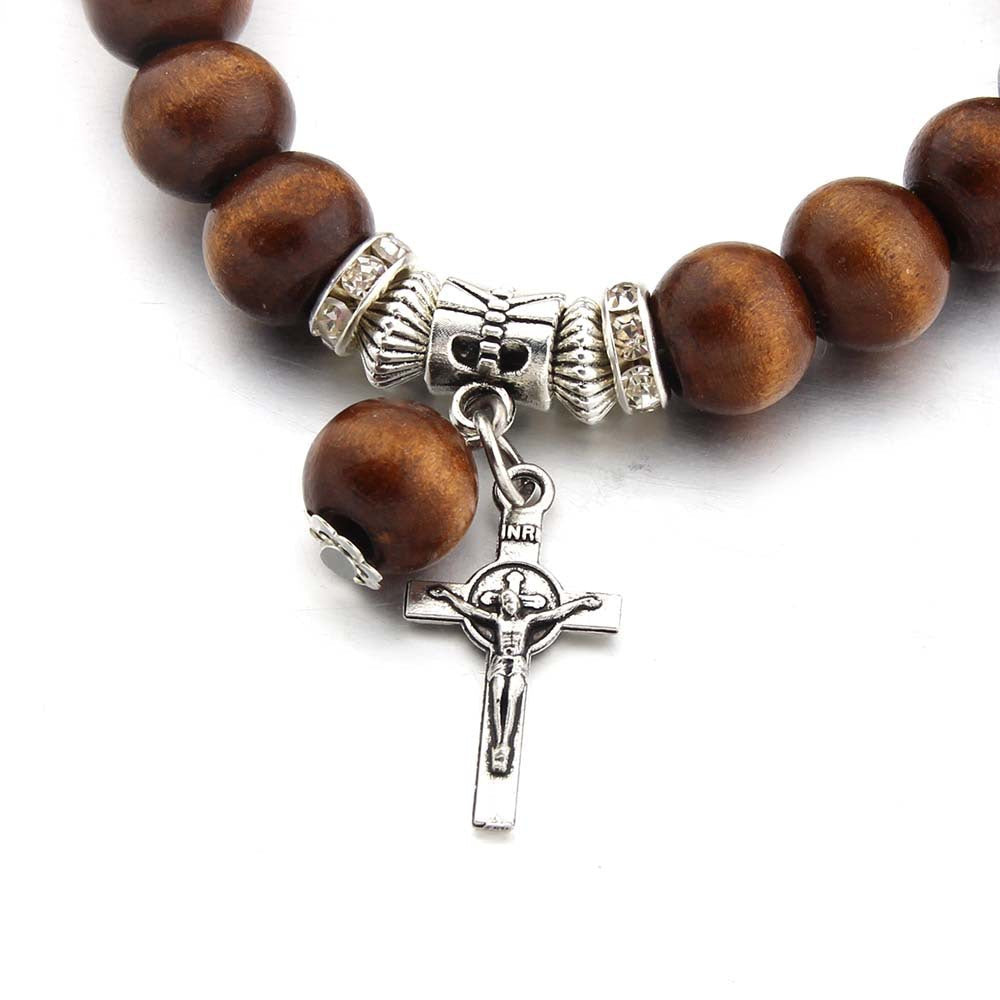 Bracelet chrétien fait main en perles de bois avec croix de Jésus