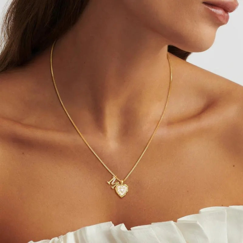 💛 Collier Cœur Initiale – Chaîne Délicate ✨